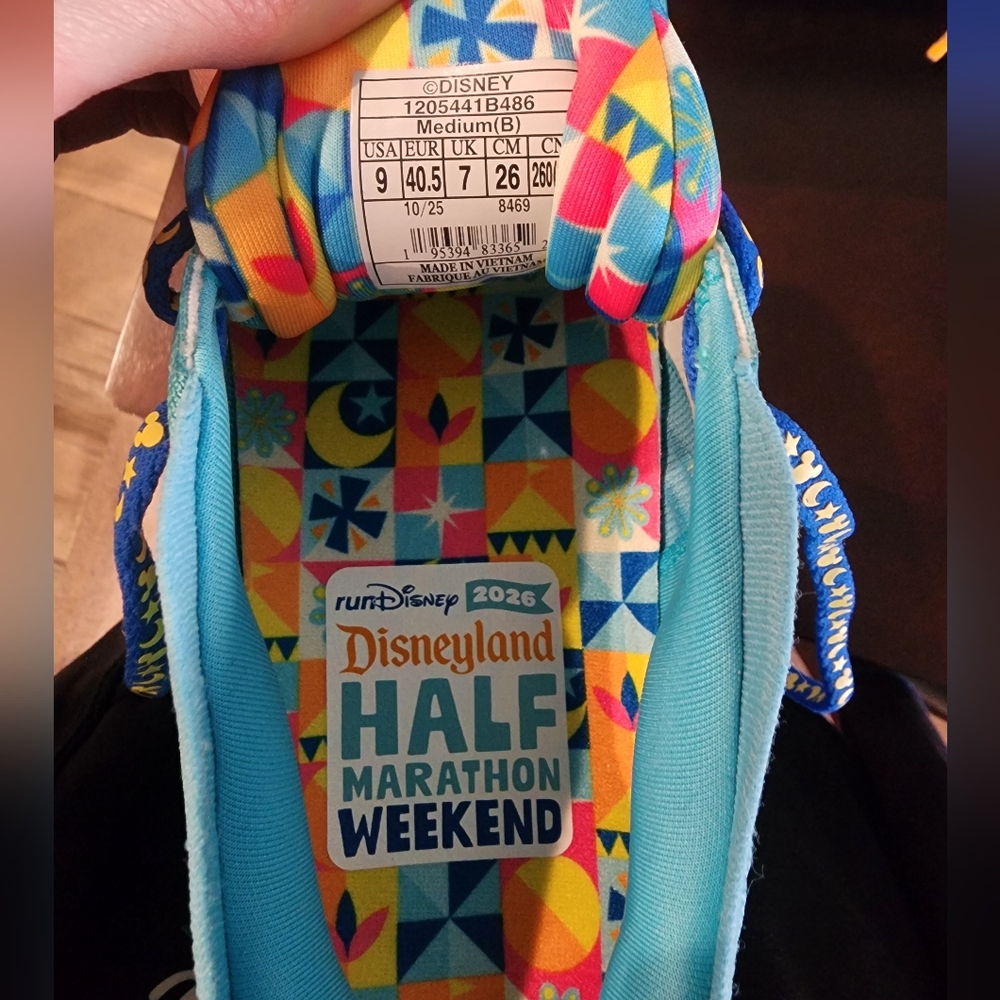 Brooks Adrenaline GTS 25 Disneyland Half Marathon Weekend Limited Edition. - Picture 8 of 12